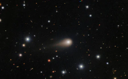 Telescope reveals a growing tail on the comet that's visiting from another star