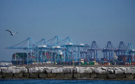 In LA port, bobbing blue floats are turning wave power into clean energy