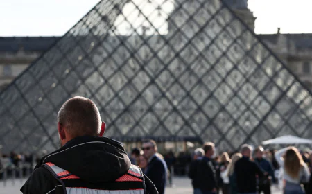 For Robbers Like the Louvre Thieves, Bright Vests Actually Help Them Hide