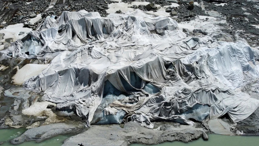 Swiss glaciers shrank 3% this year, the fourth-biggest retreat on record