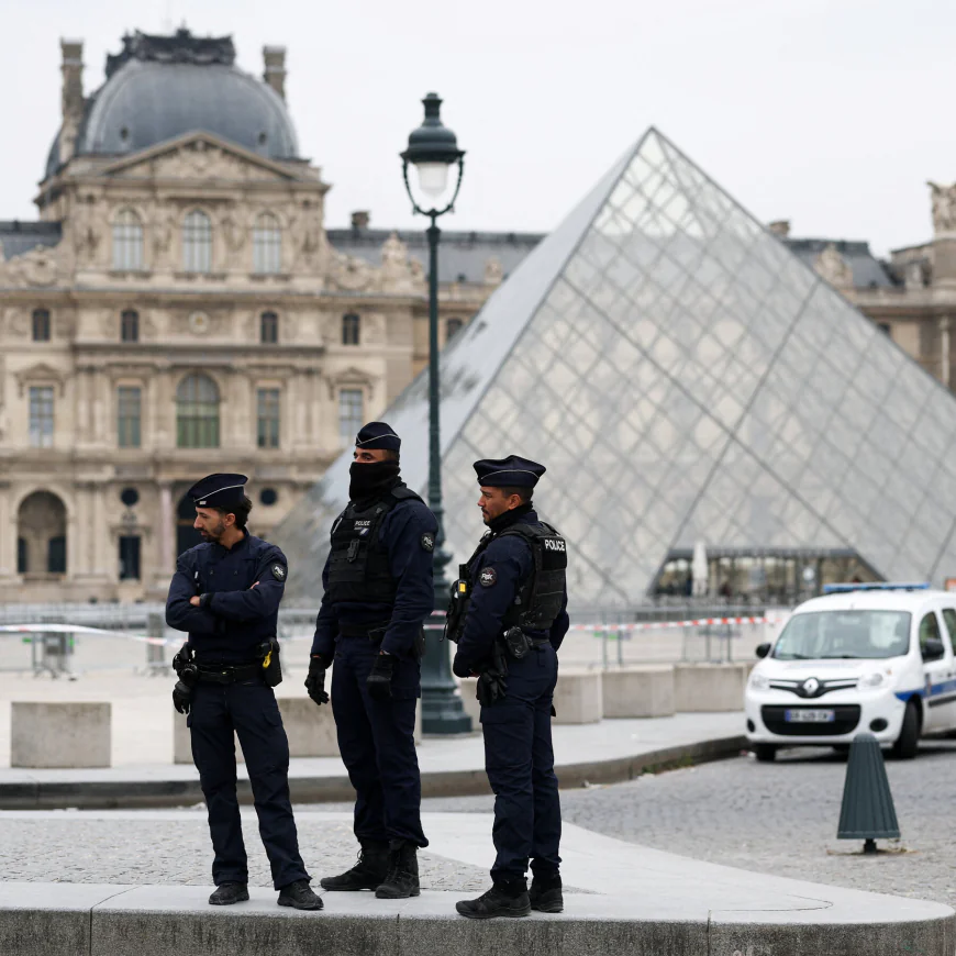 Louvre Closed After Brazen Daylight Robbery
