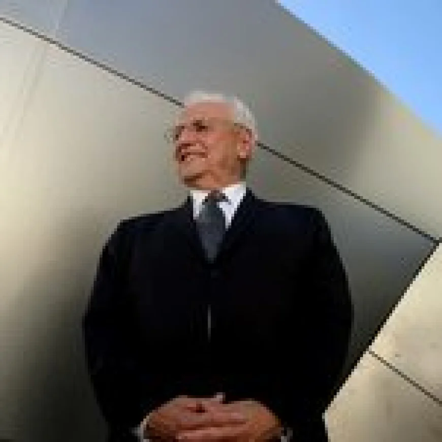 Frank Gehry, Titan of Architecture, Is Dead at 96