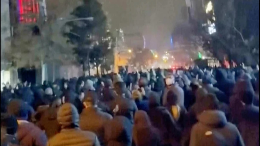 Iranians able to make some calls abroad while internet access is still out after protests