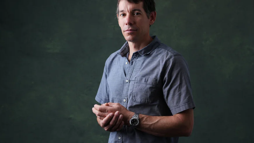 Alex Honnold is climbing Taipei 101 with no ropes, live on TV