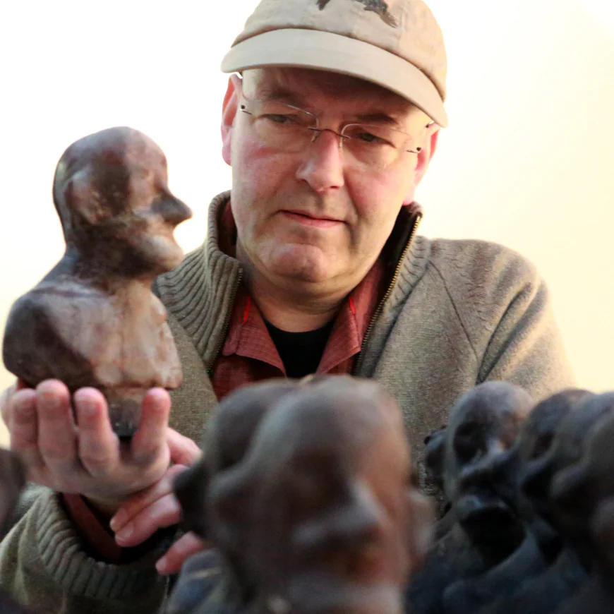 Björn Roth, Steward of an Expansive Family Art Practice, Dies at 64